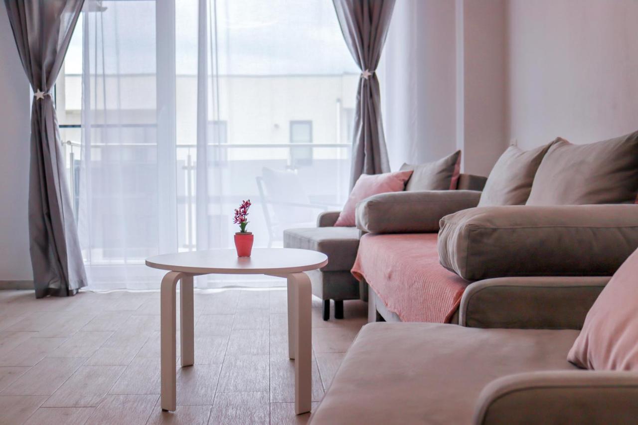 Astoria Rose Apartment นาโวดาริ ภายนอก รูปภาพ