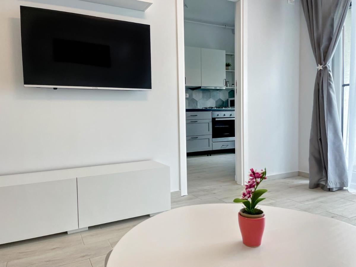 Astoria Rose Apartment นาโวดาริ ภายนอก รูปภาพ